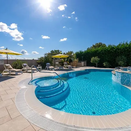 Family Filton With Wellness In Vizinada