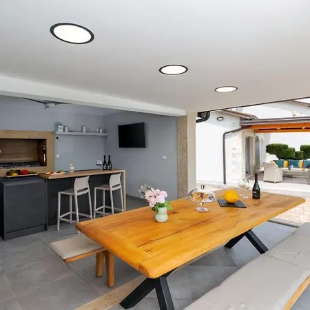 Family Filton With Wellness In Vizinada Villa