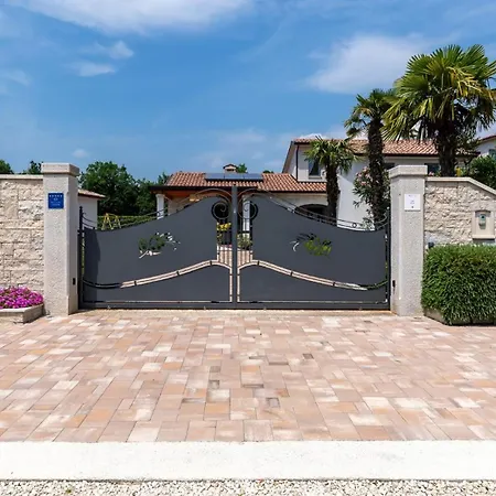 Family Filton With Wellness In Vizinada فيلة *